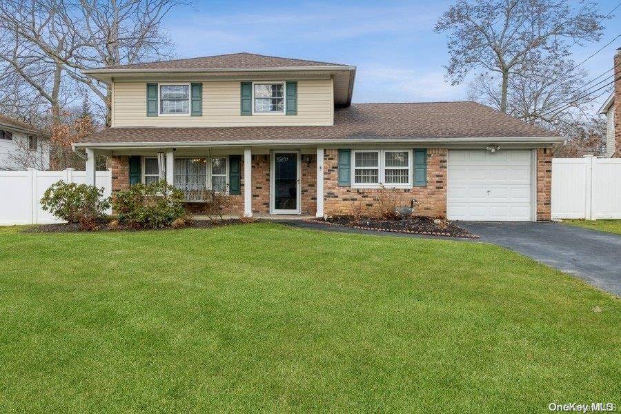Lake Grove, NY 11755,11 Sussex LN