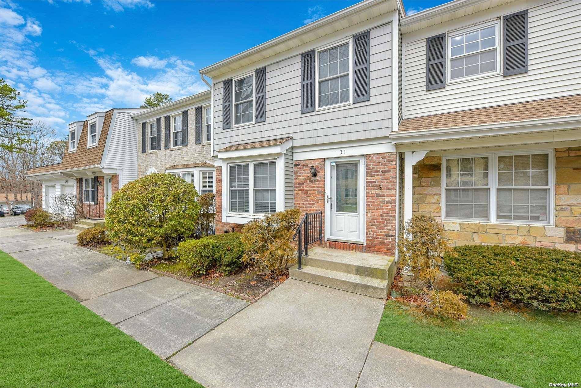 Yaphank, NY 11980,31 Thornton Commons #31