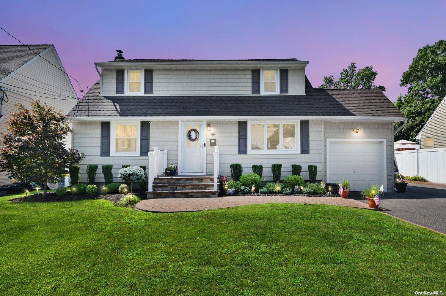 Massapequa Park, NY 11762,136 Koehl ST