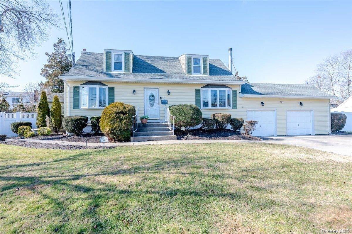 West Islip, NY 11795,708 Milligan LN