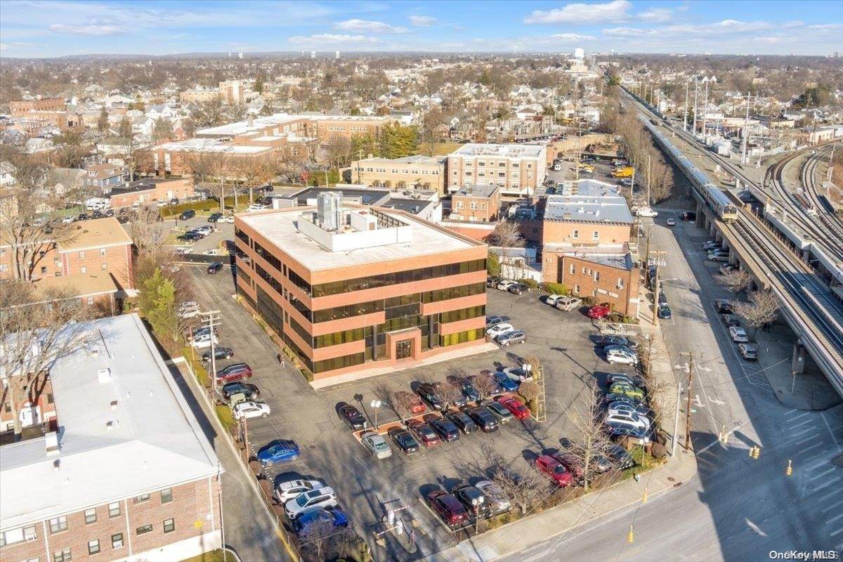 Floral Park, NY 11001,99 Tulip AVE #204-5