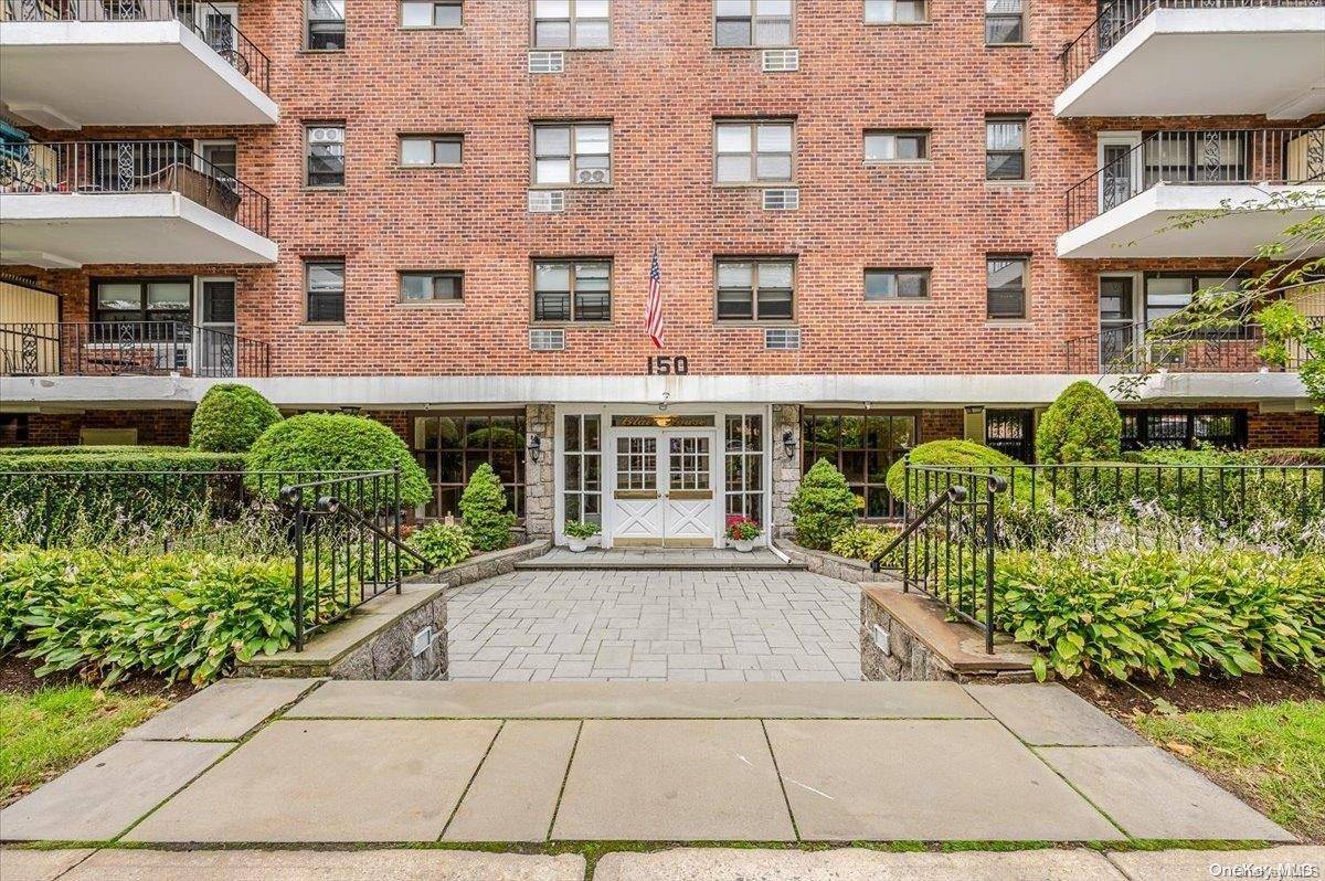Freeport, NY 11520,150 S Ocean AVE #4-G