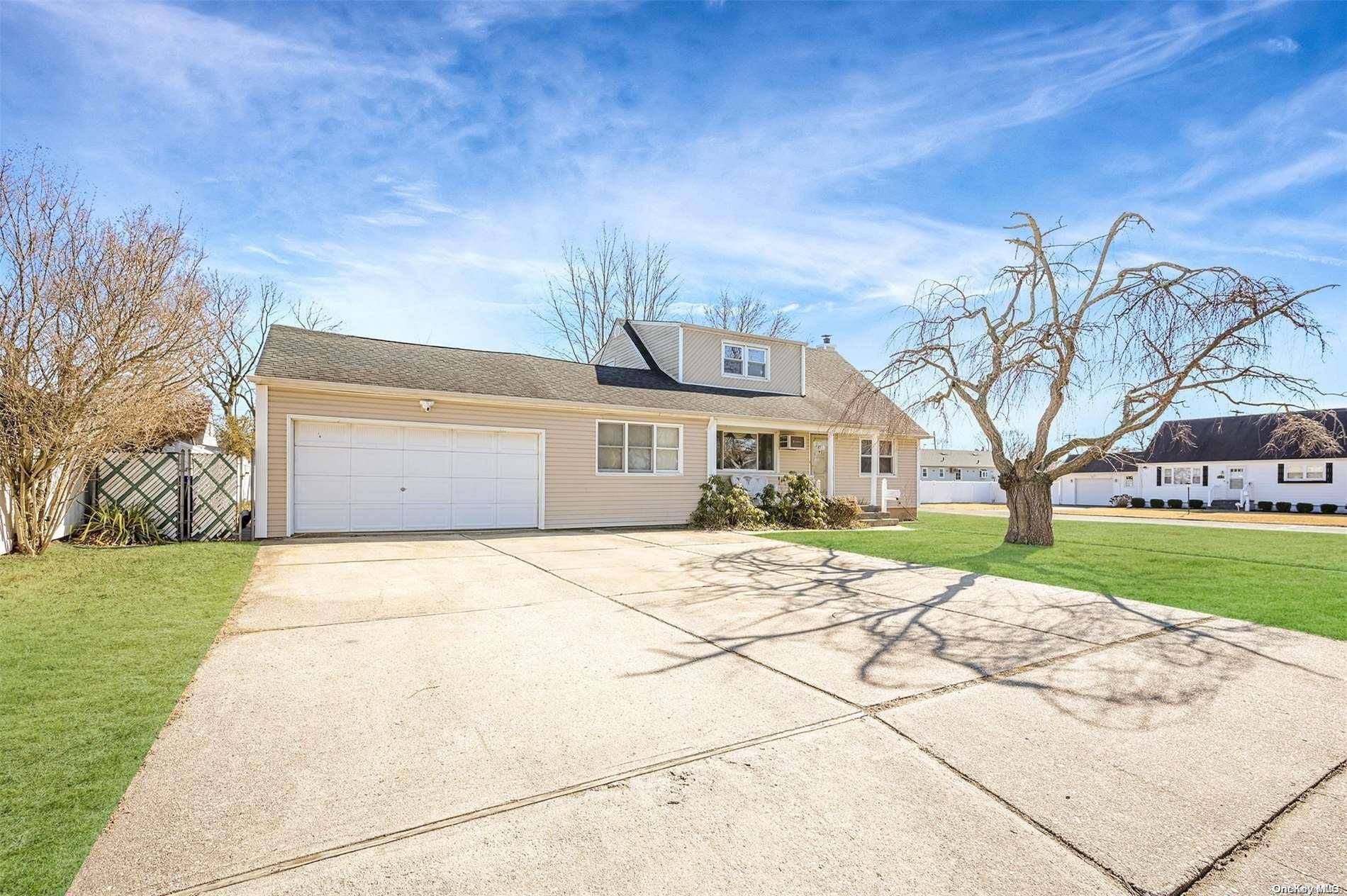 Lindenhurst, NY 11757,701 Jackson AVE