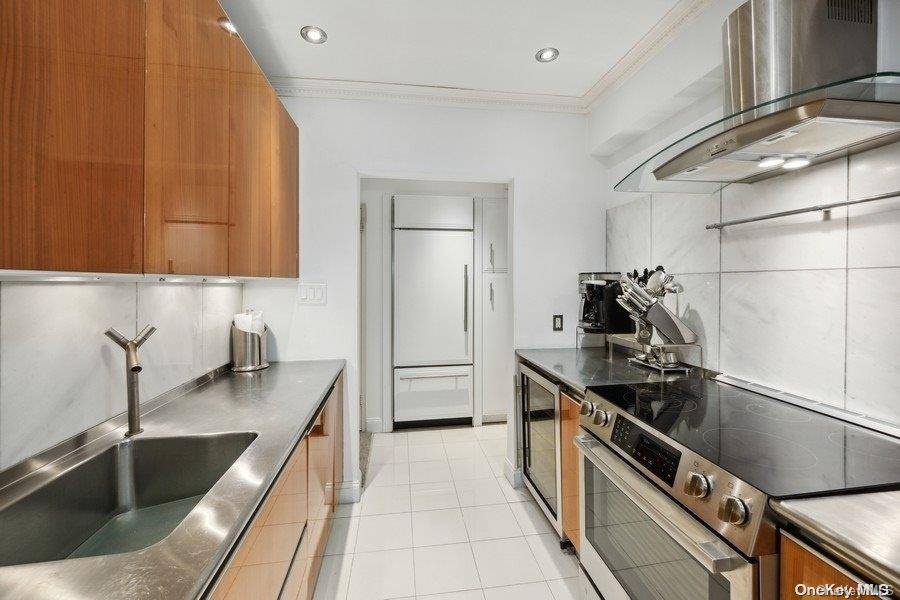 Beechhurst, NY 11357,162-21 Powells Cove BLVD #3J