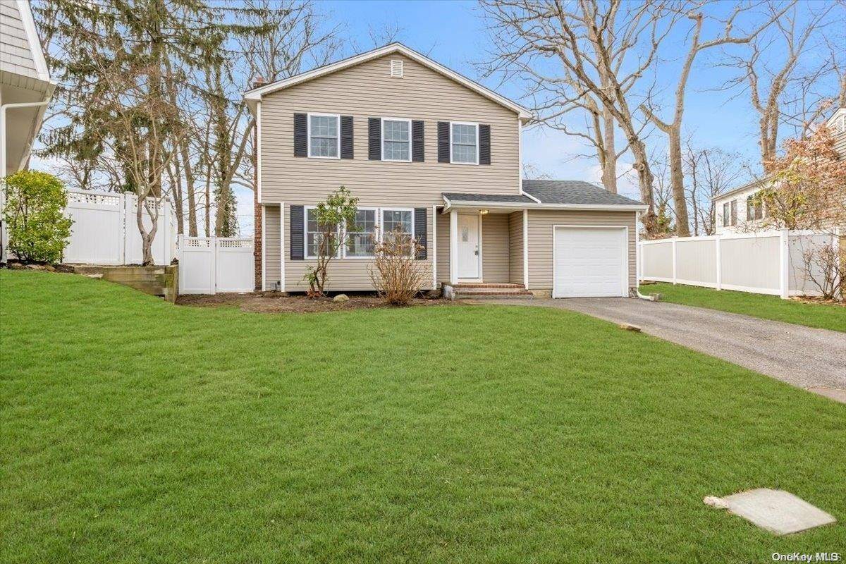 Huntington Station, NY 11746,3 Tuscan CT