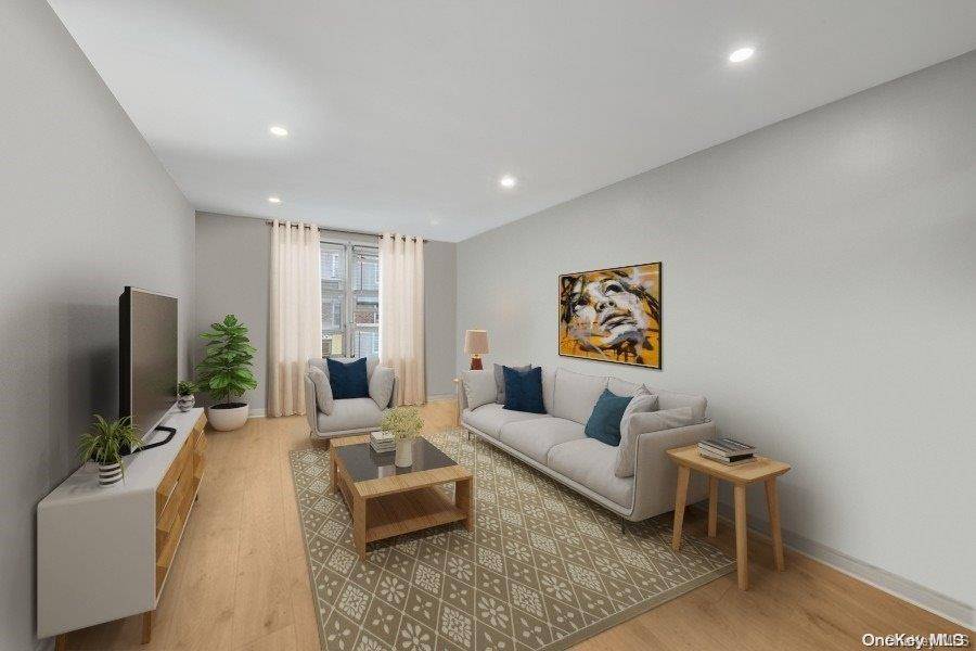 Jackson Heights, NY 11372,33-25 90th ST #3D