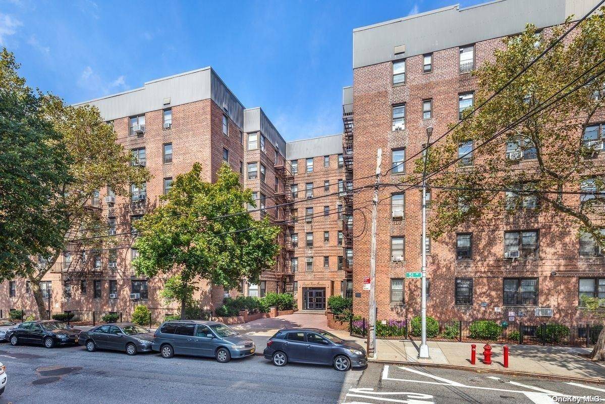 Elmhurst, NY 11373,84-19 51st AVE #2H