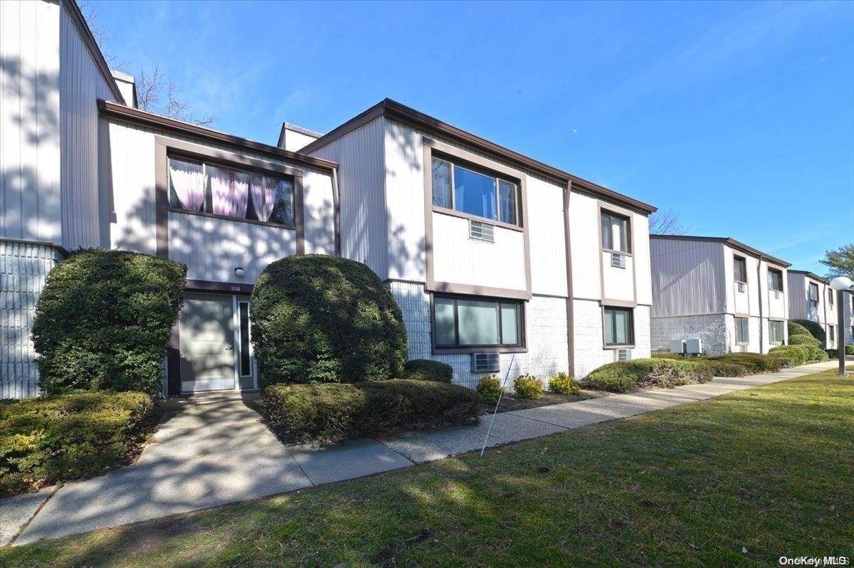 Ronkonkoma, NY 11779,37 Richmond BLVD #1B