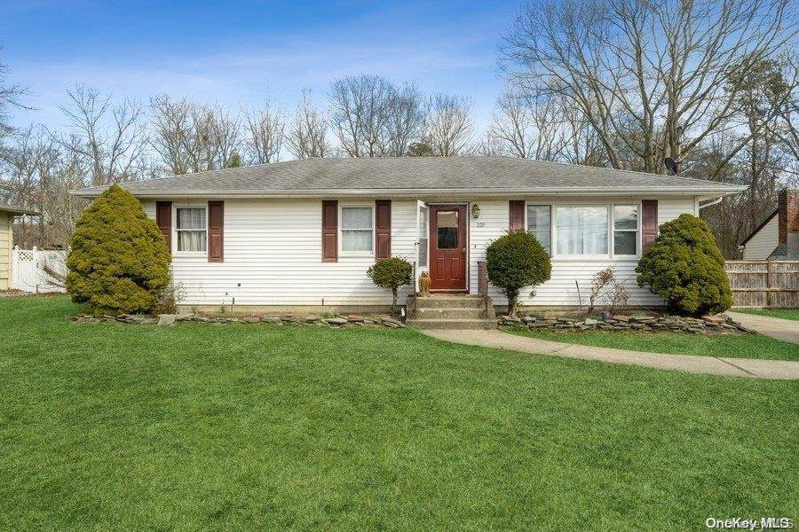 Shirley, NY 11967,229 Hounslow RD