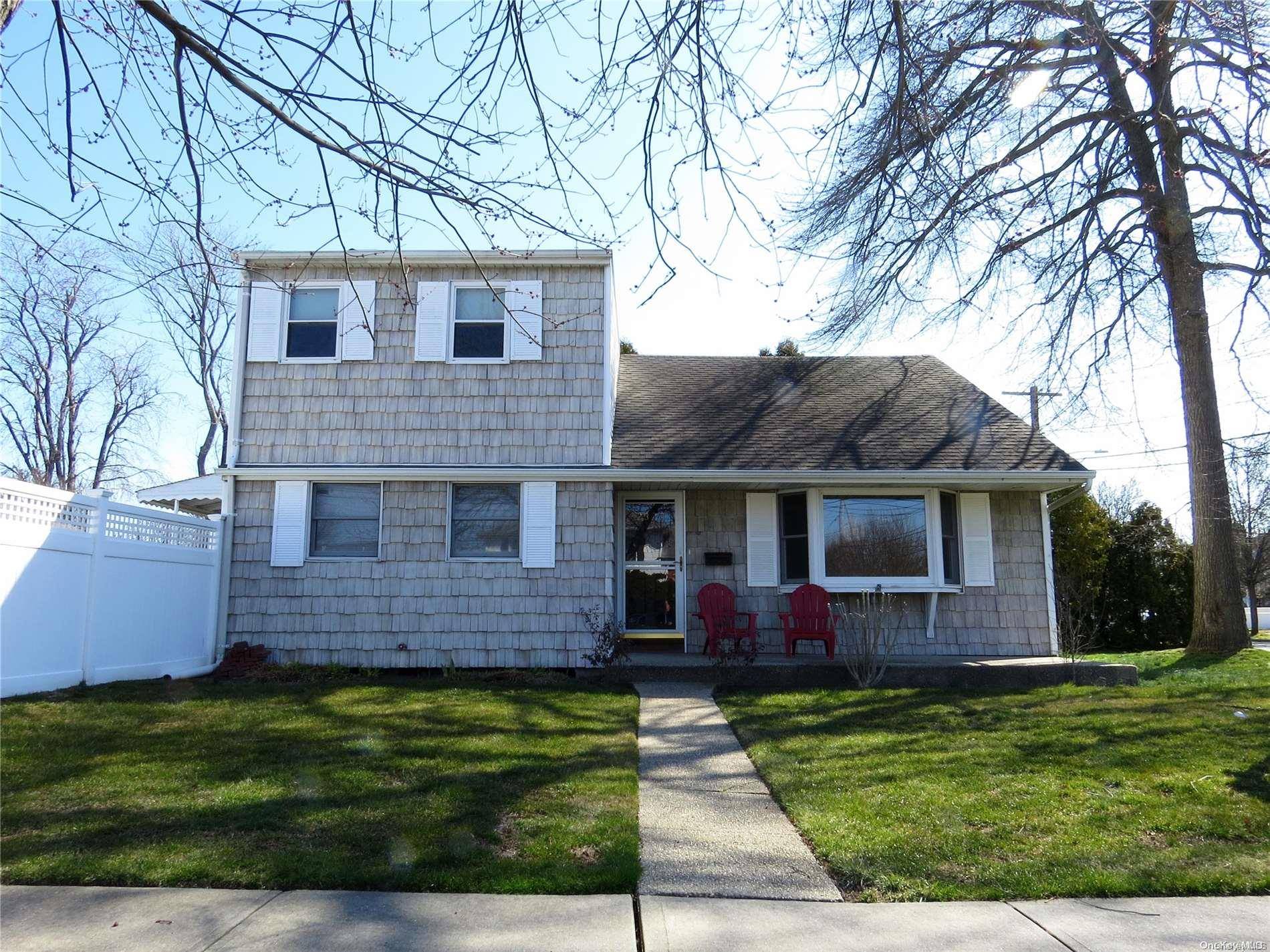 Seaford, NY 11783,2327 Penatiquit AVE