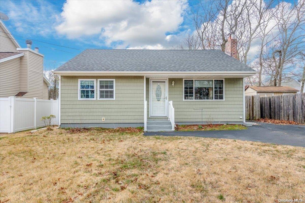 Shirley, NY 11967,475 Helene AVE