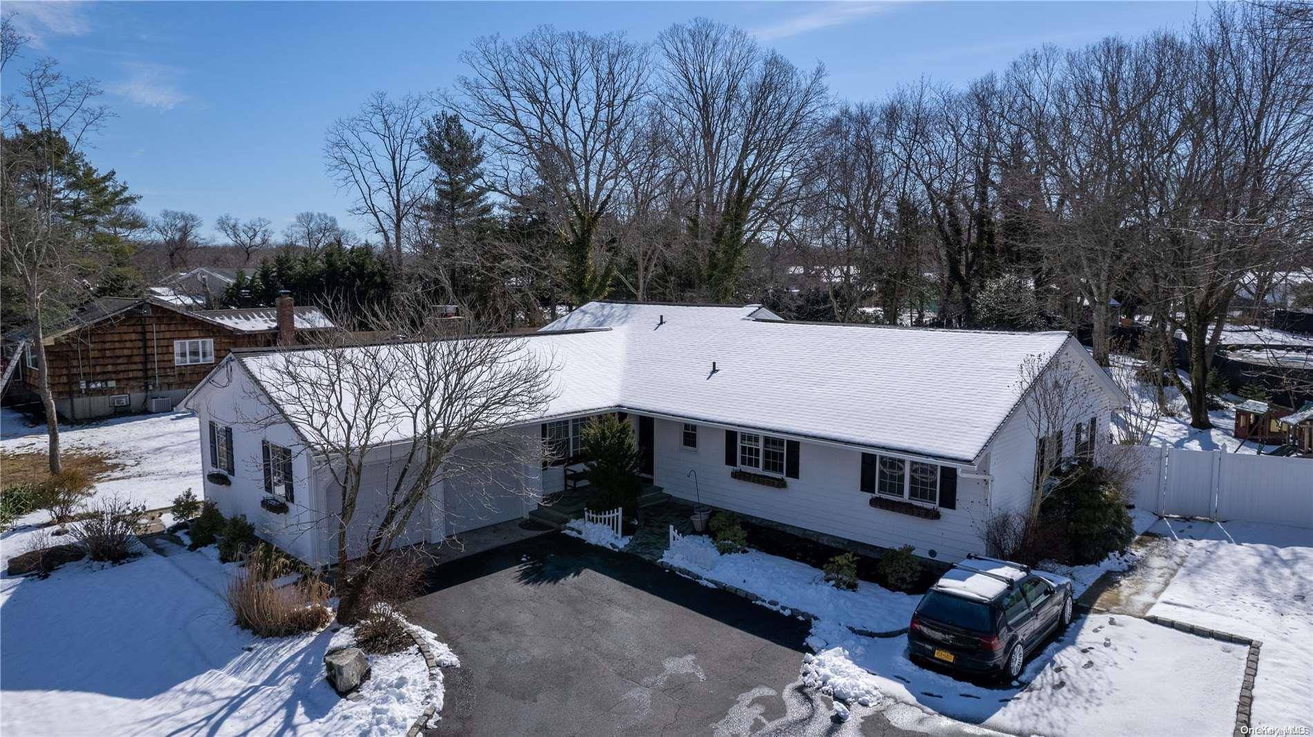 Smithtown, NY 11787,10 Village WAY