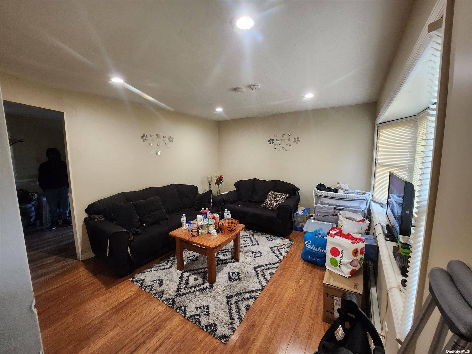 Shirley, NY 11967,51 Roberts RD