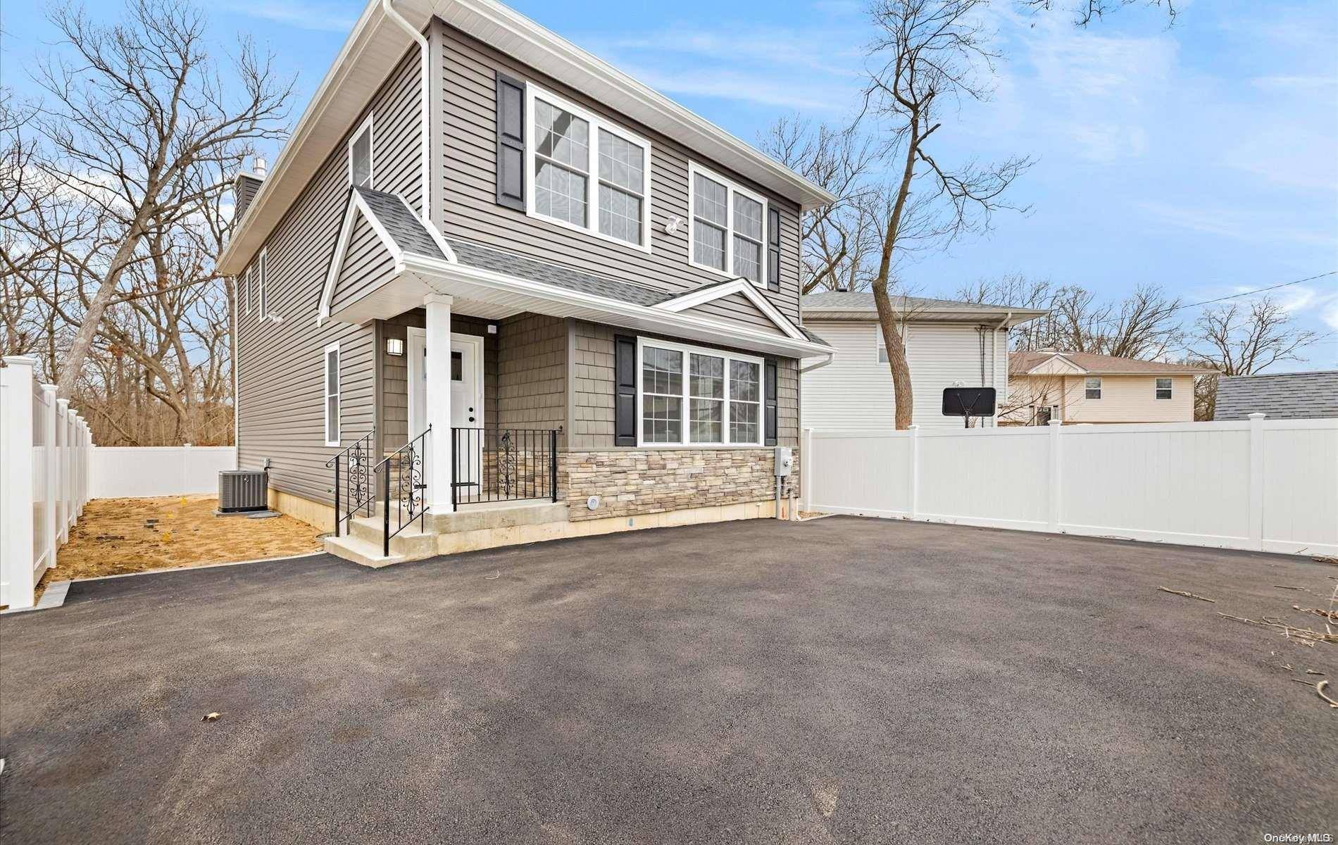 Roosevelt, NY 11575,264 Frederick AVE