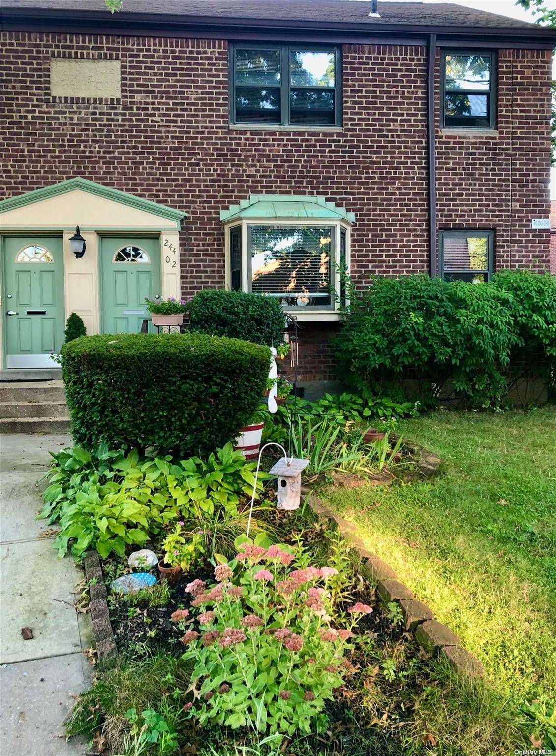 Douglaston, NY 11362,244-02 57th DR #E-6