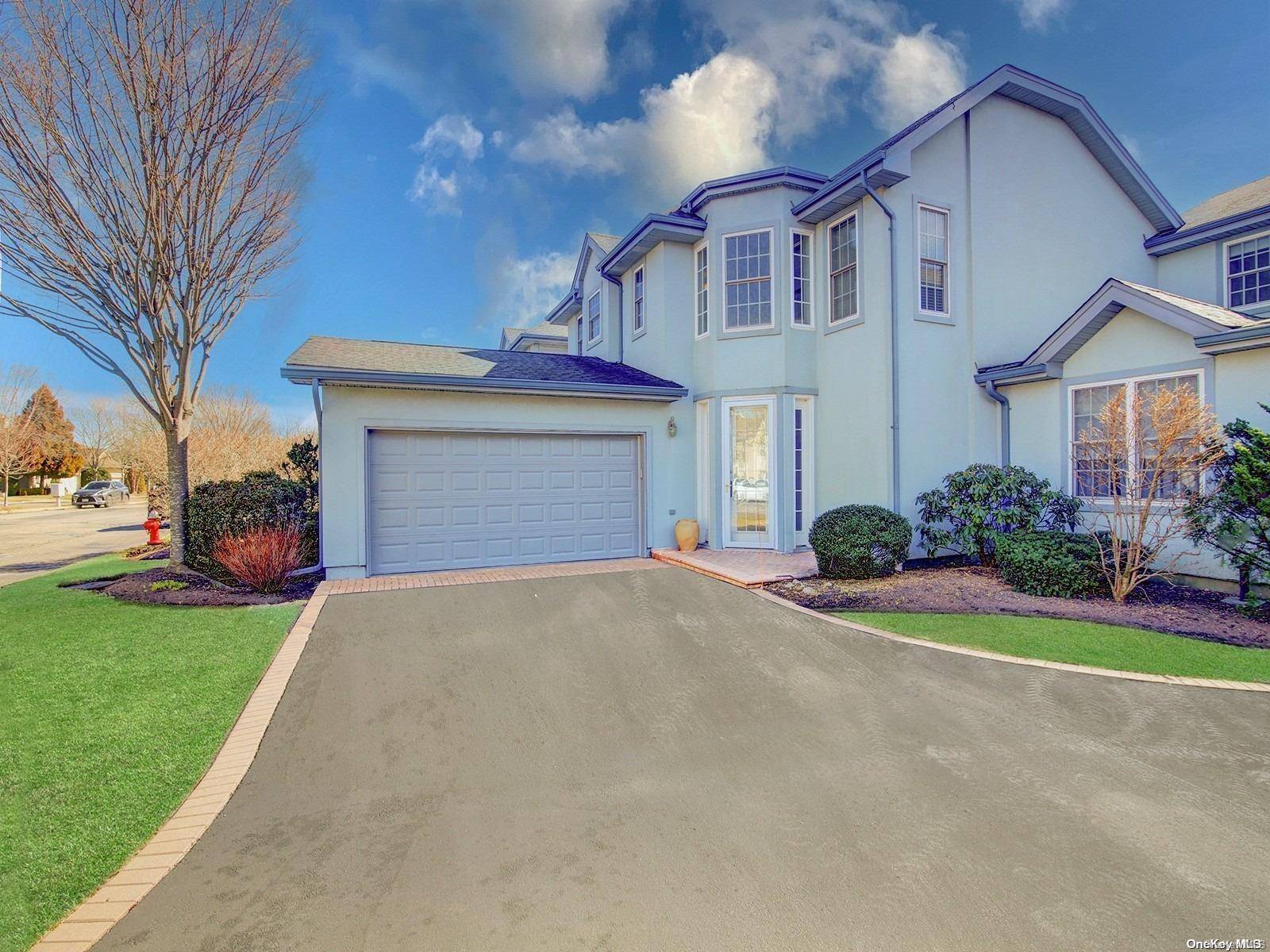 Melville, NY 11747,411 Madeira BLVD #411