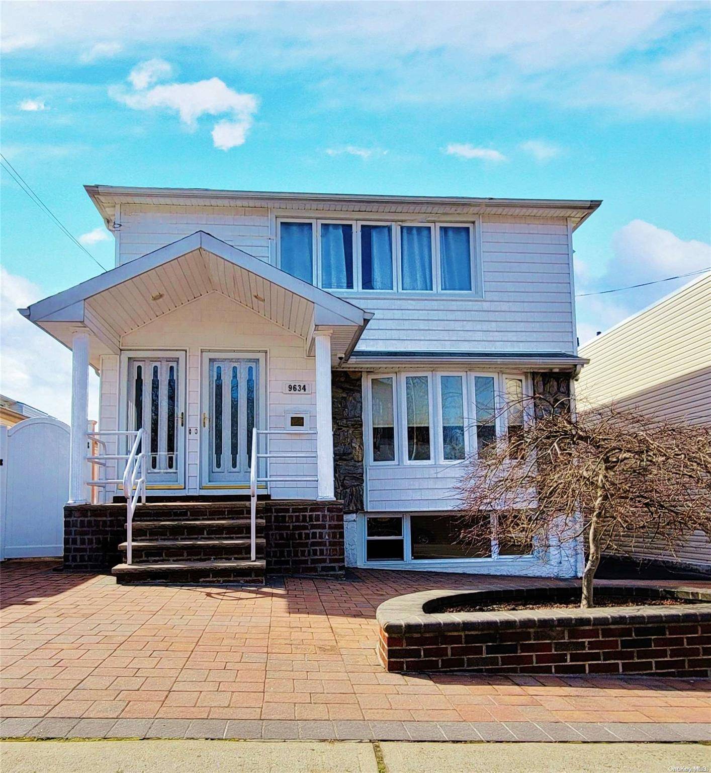 Howard Beach, NY 11414,96-34 155th AVE