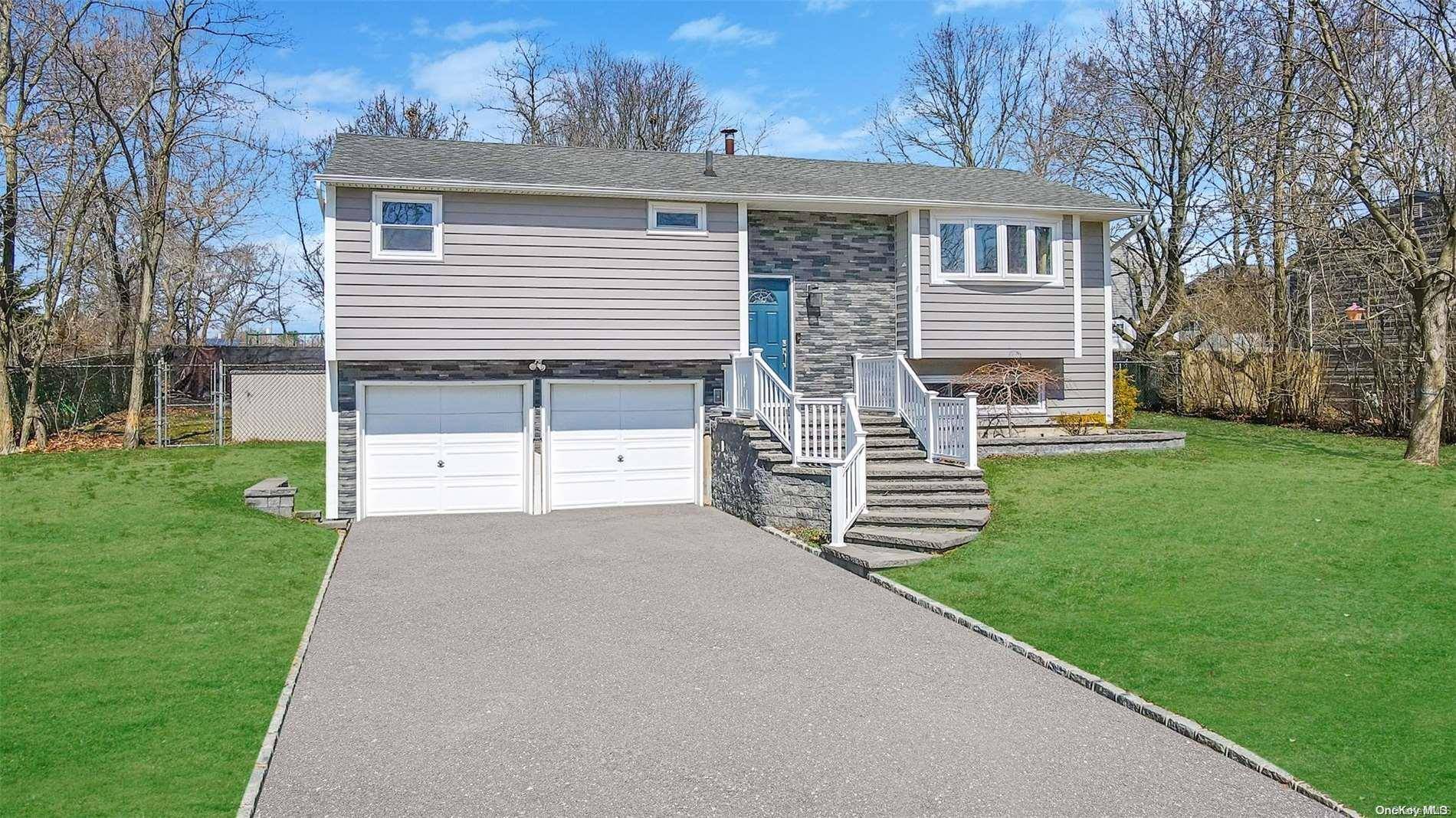 Selden, NY 11784,121 Berkeley AVE