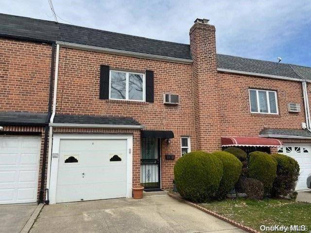 Maspeth, NY 11378,69-25 53rd AVE