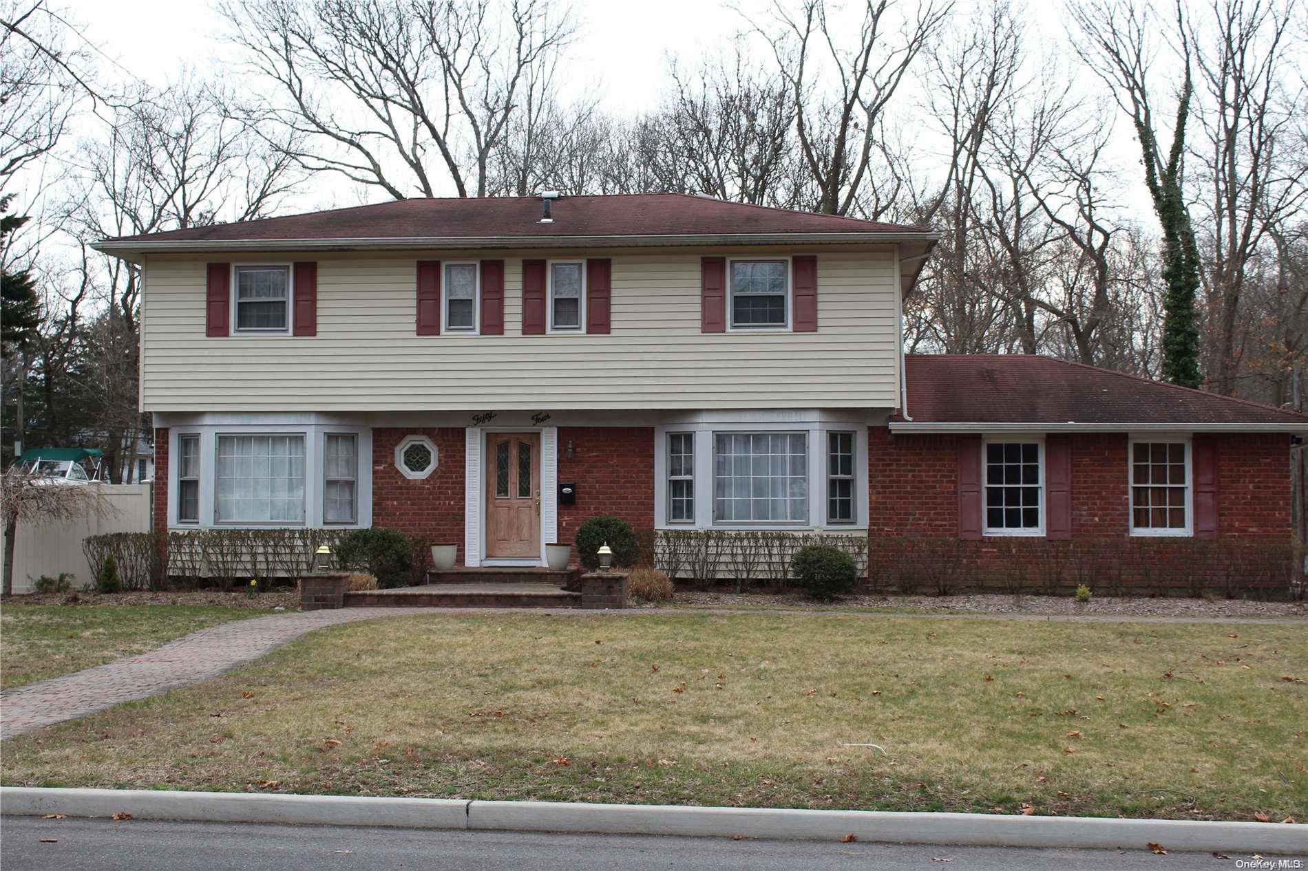 Smithtown, NY 11787,54 Mark DR