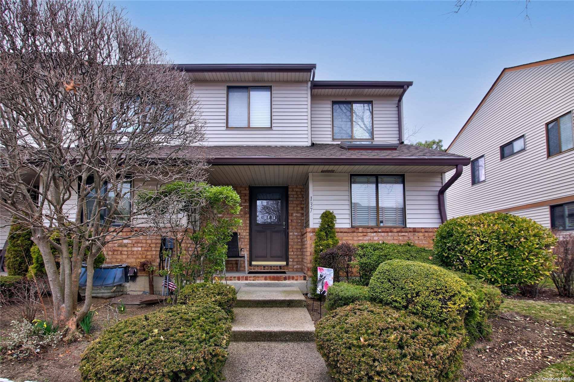 Wantagh, NY 11793,137 Laurel LN #137