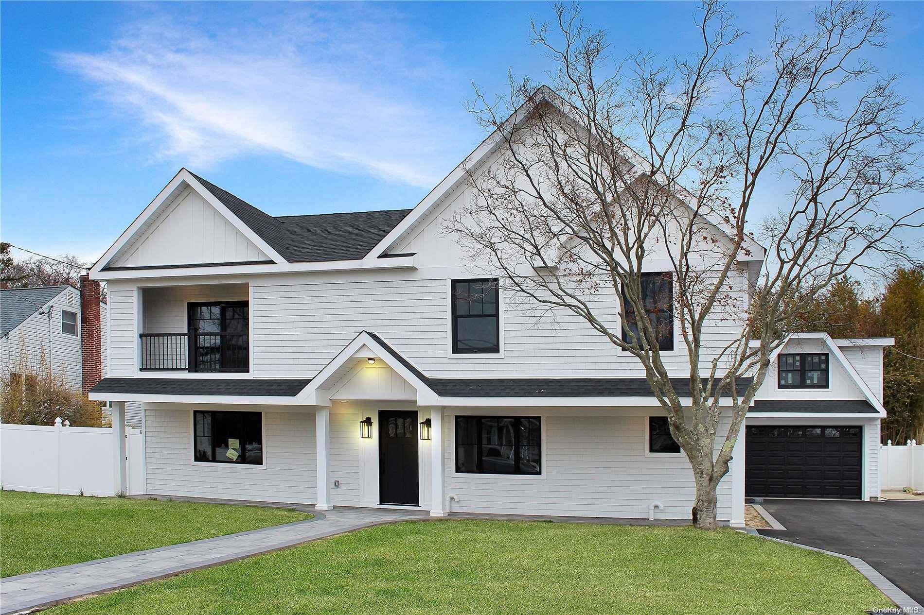 West Islip, NY 11795,618 Myrtle AVE