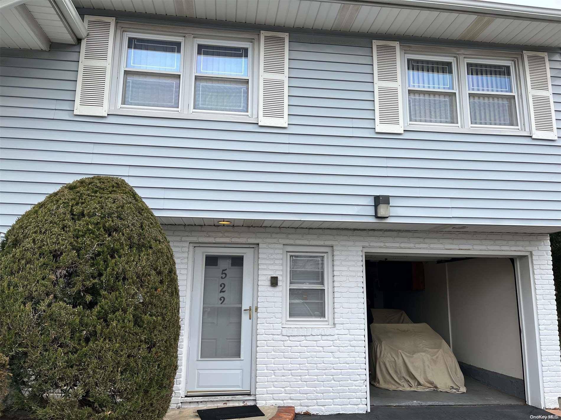 North Woodmere, NY 11581,522 Hungry Harbor RD