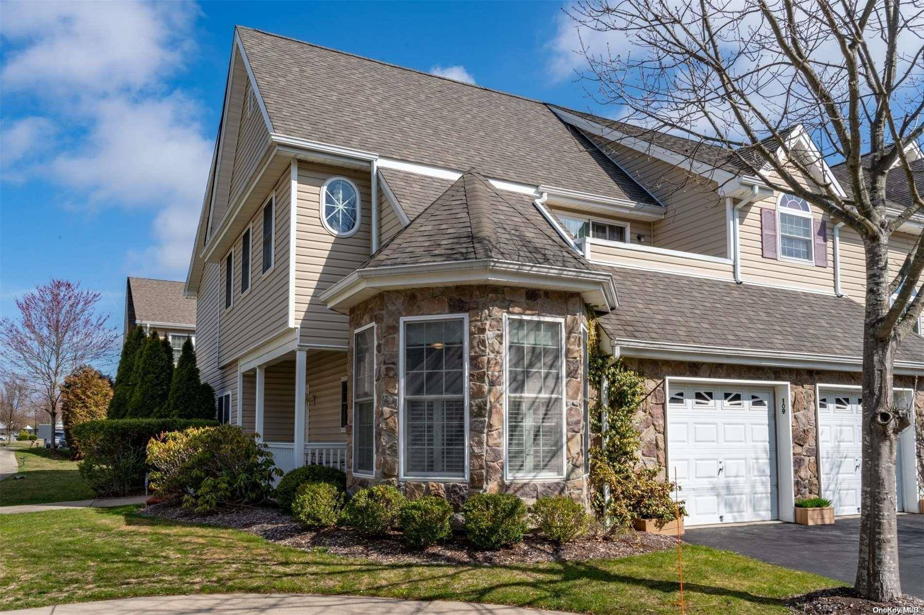 Dix Hills, NY 11746,109 Joseph LN #109