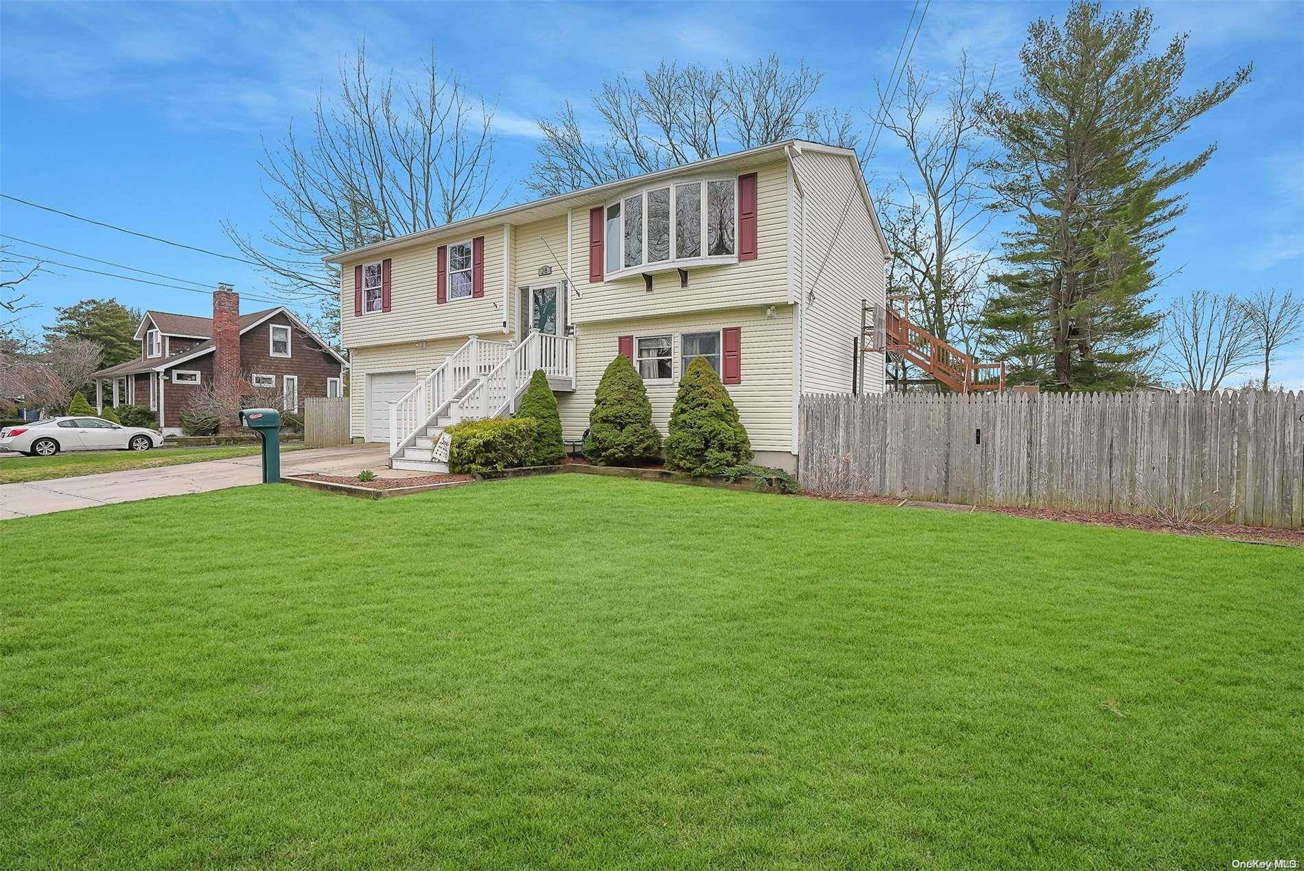 East Islip, NY 11730,28 Jackson ST