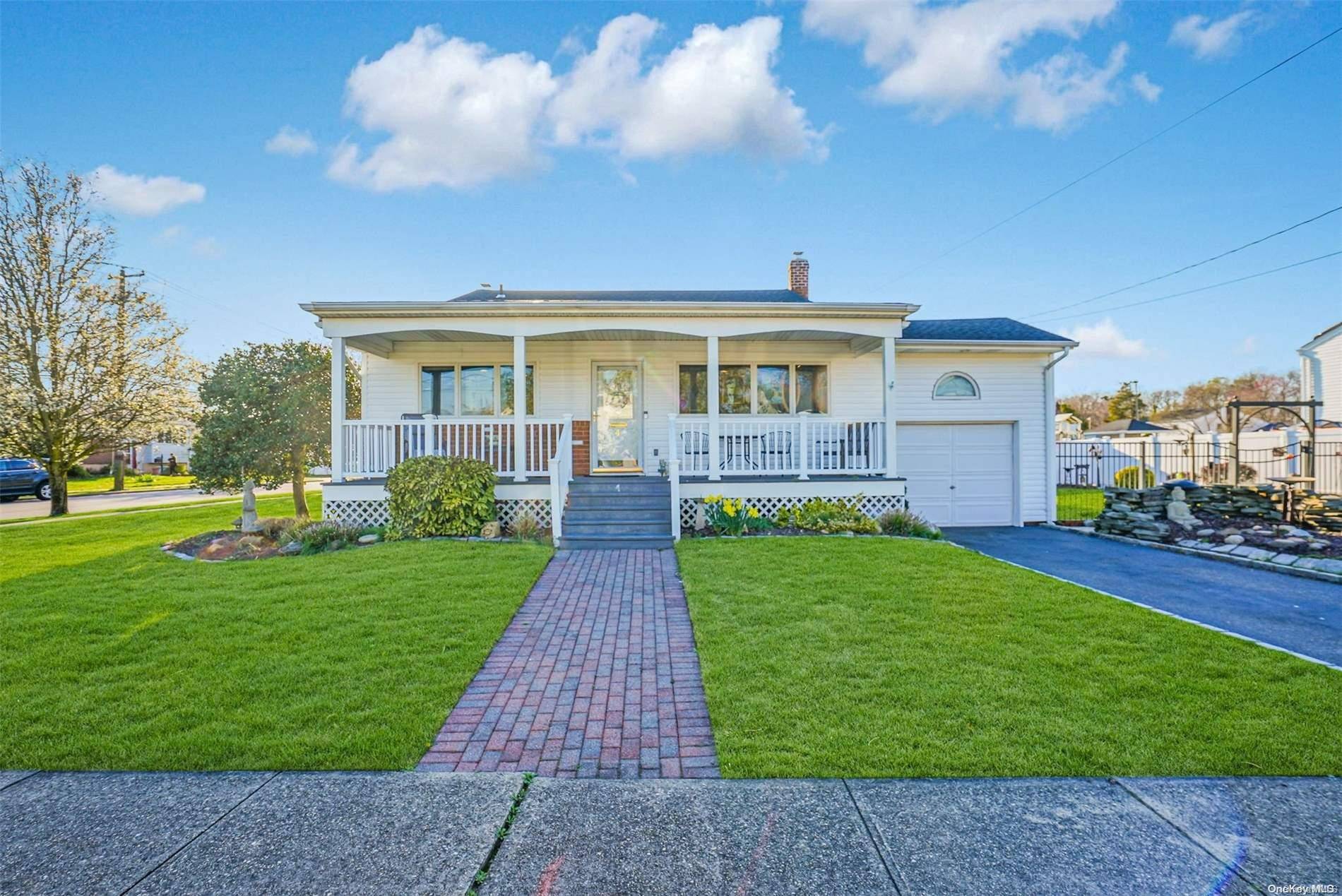 Massapequa Park, NY 11762,4 Cashaw PL