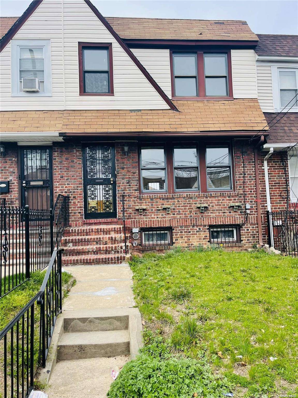 Saint Albans, NY 11412,205-07 118th AVE