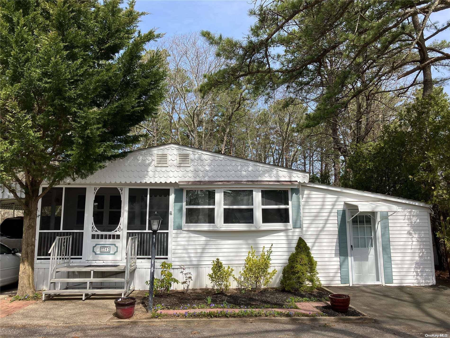 Riverhead, NY 11901,525/24 Riverleigh AVE #24