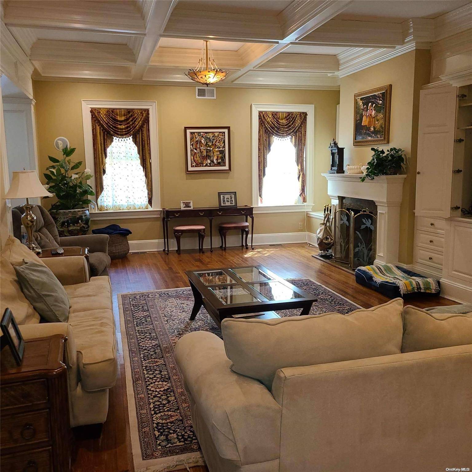 Glen Cove, NY 11542,102 Duck Pond RD