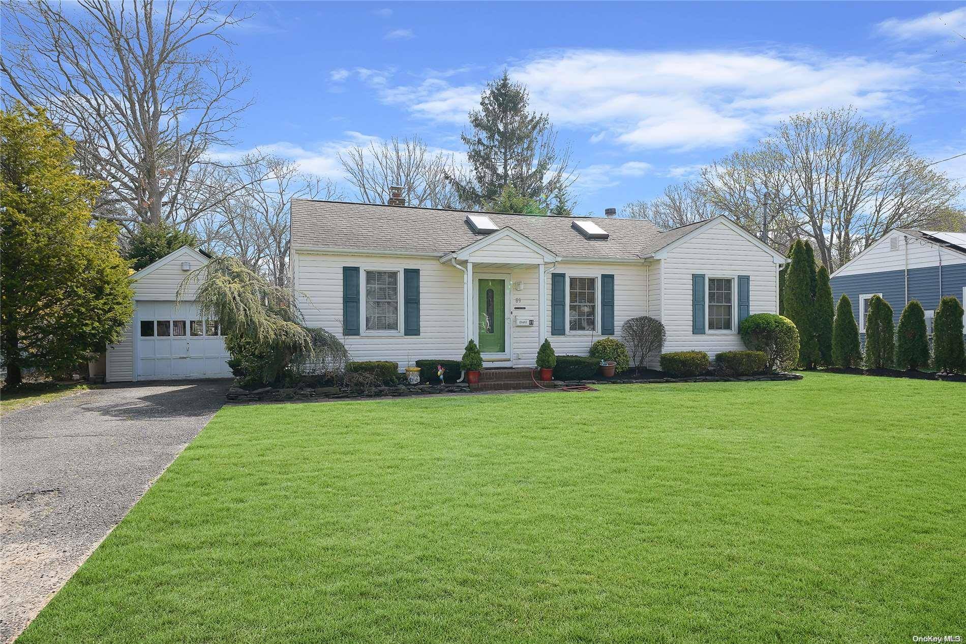 Bellport, NY 11713,89 Country Club RD