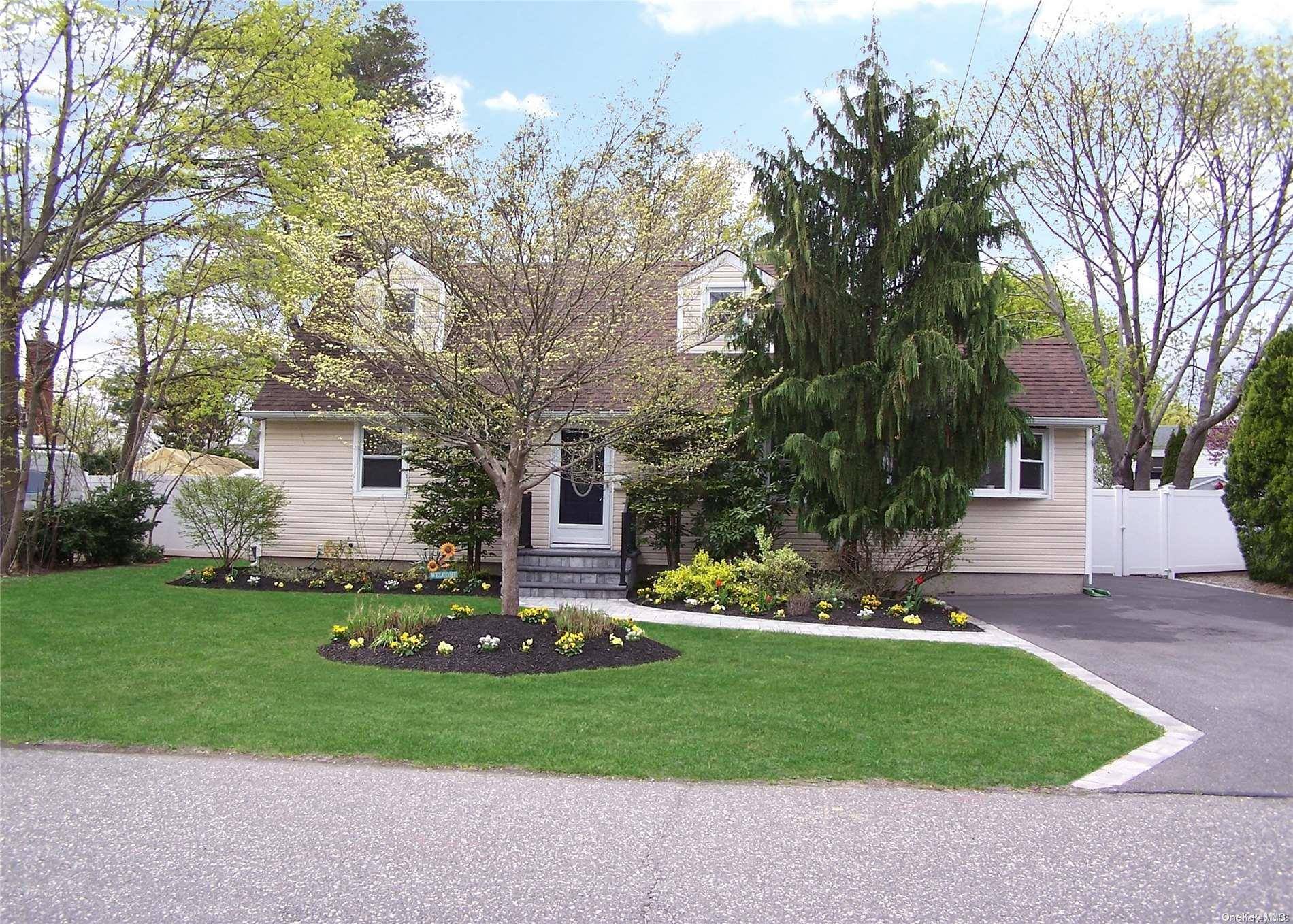 Lake Ronkonkoma, NY 11779,114 Foster RD