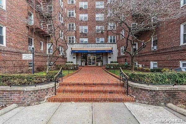 Forest Hills, NY 11375,106-15 Quenns Blvd #5p