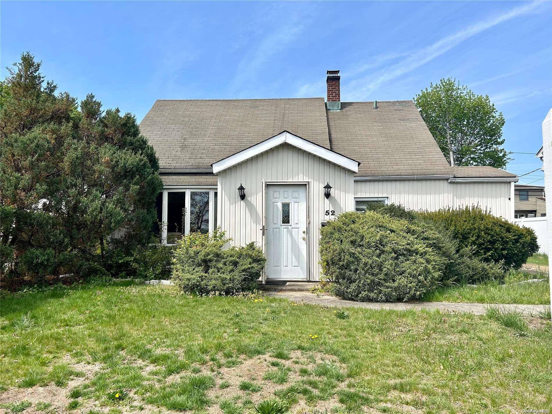 Levittown, NY 11756,52 Ranch LN
