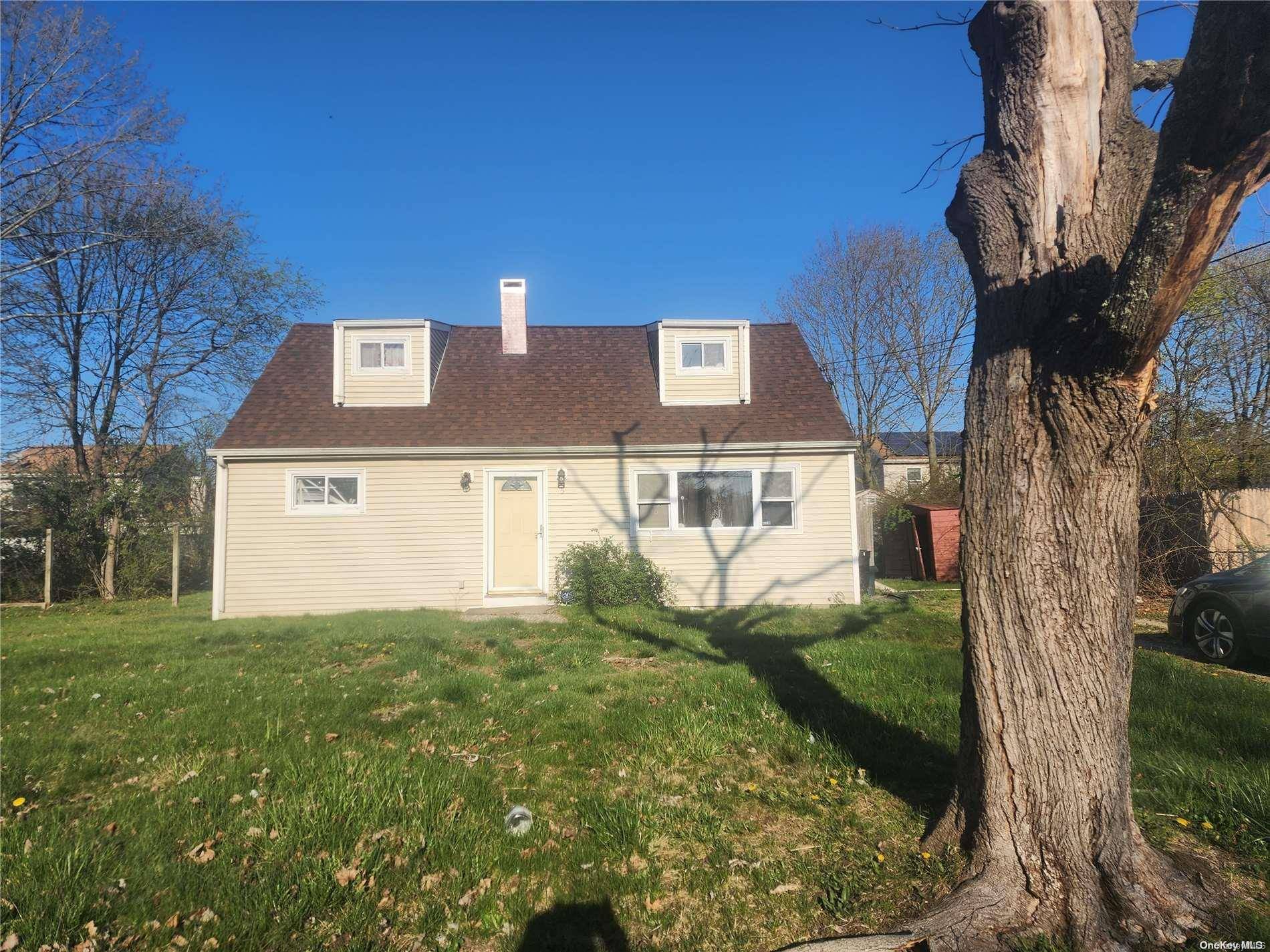 East Patchogue, NY 11772,715 Taylor AVE