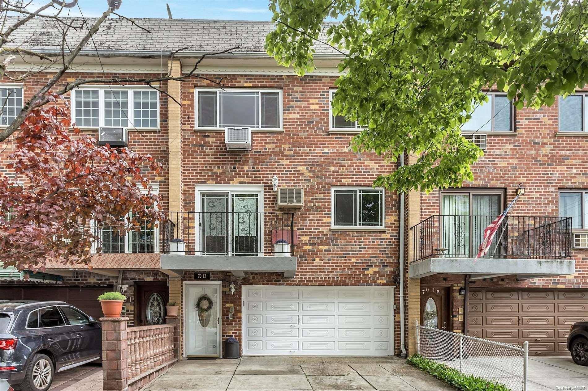 Glendale, NY 11385,70-13 71st PL