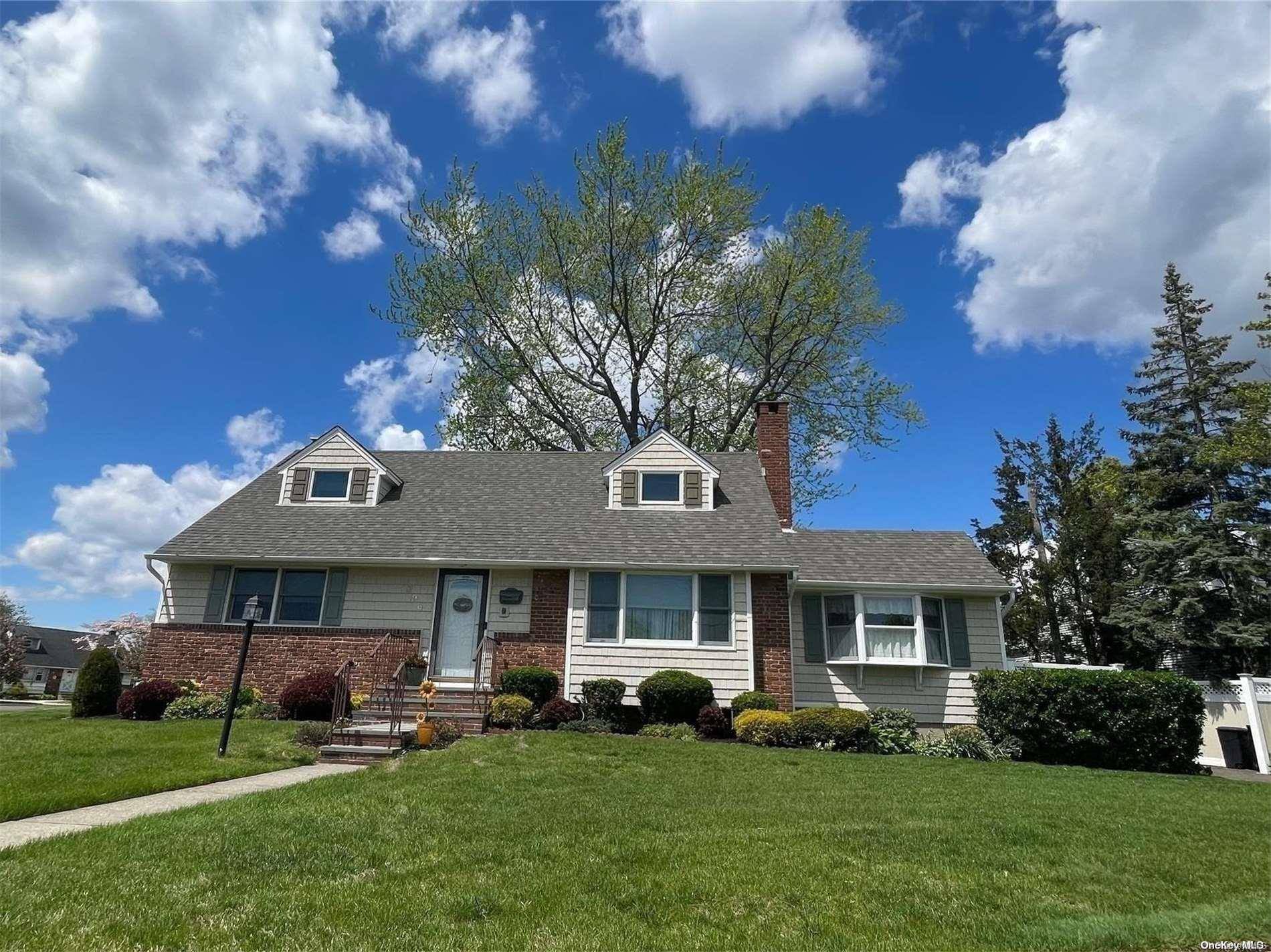 Wantagh, NY 11793,896 Colridge RD