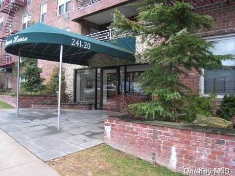 Douglaston, NY 11362,241-20 Northern BLVD #2G