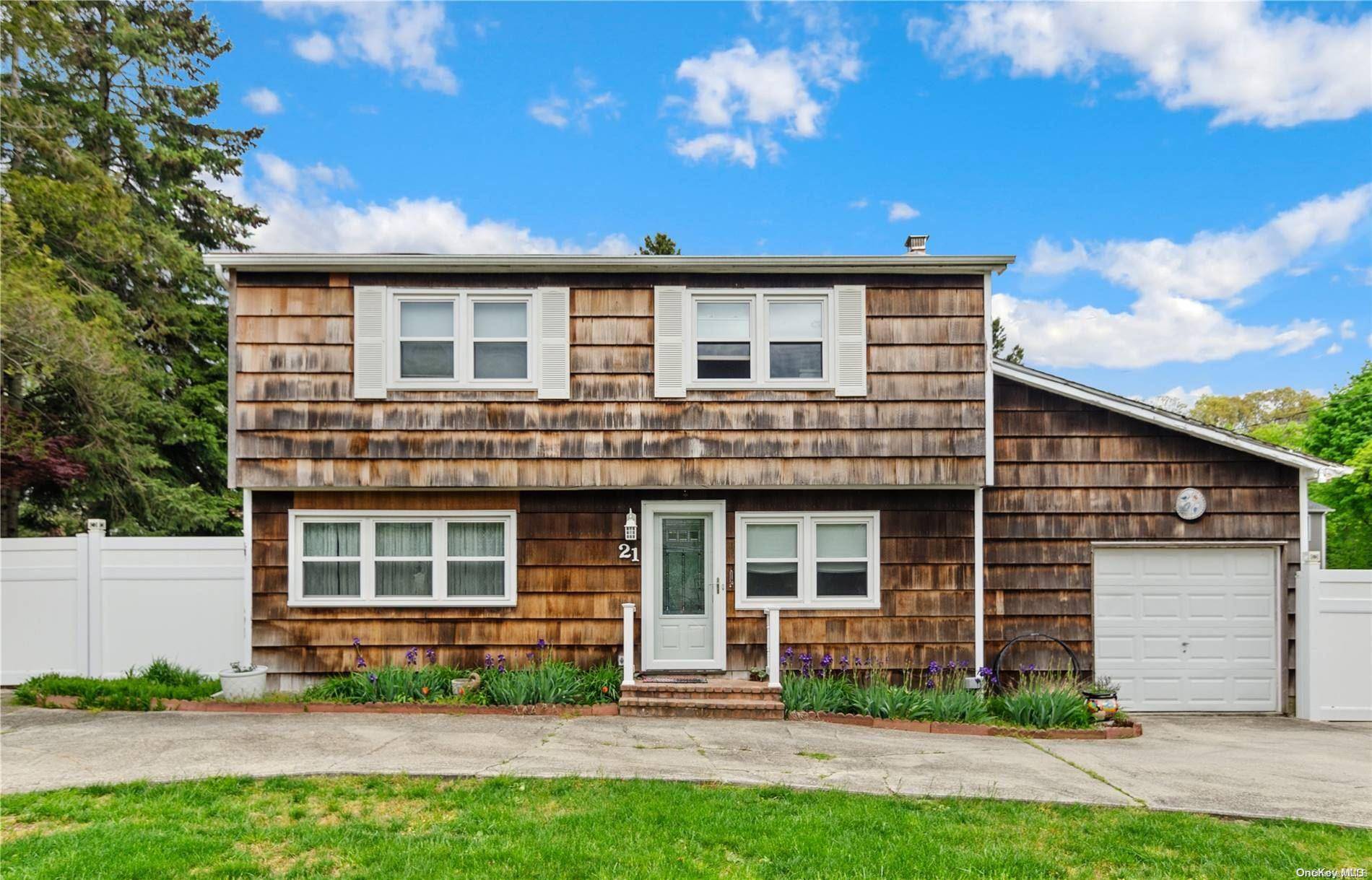 Lake Ronkonkoma, NY 11779,21 Dorchester RD