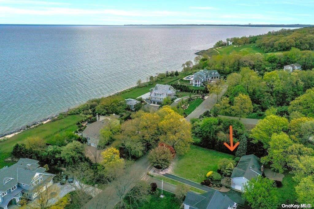 Northport, NY 11768,8 Mystic LN