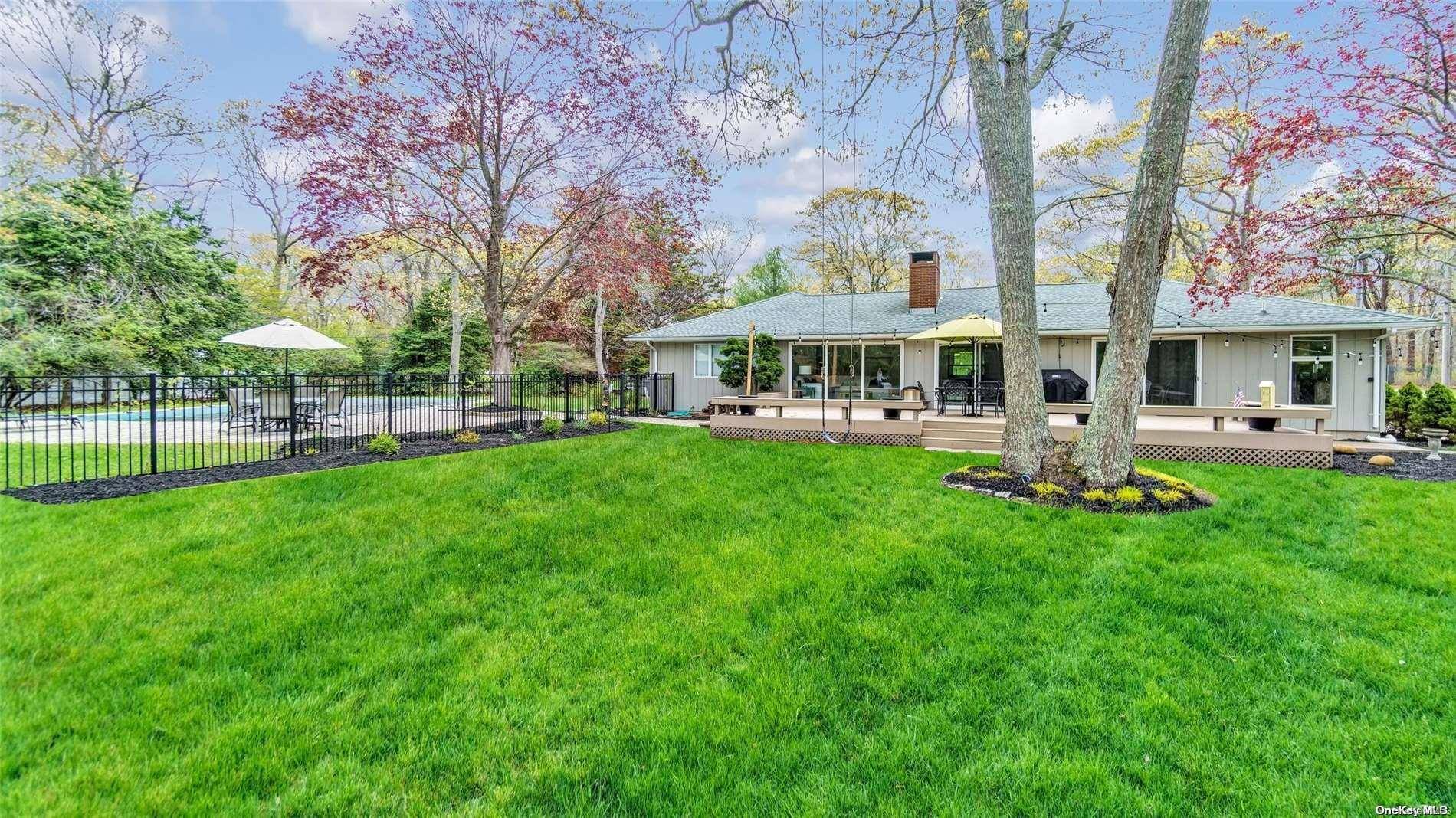 East Quogue, NY 11942,8 Coolidge LN