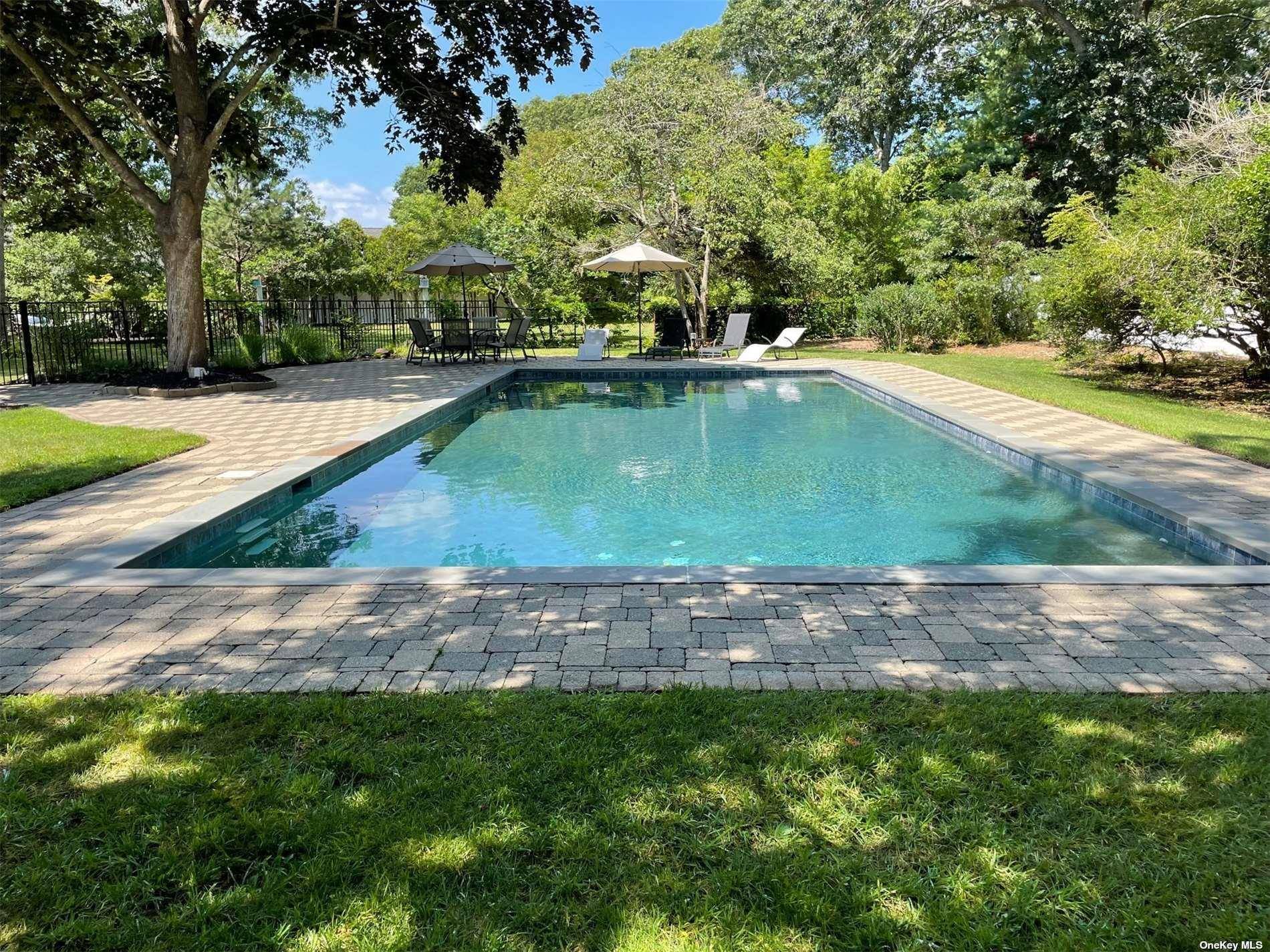 East Quogue, NY 11942,8 Coolidge LN