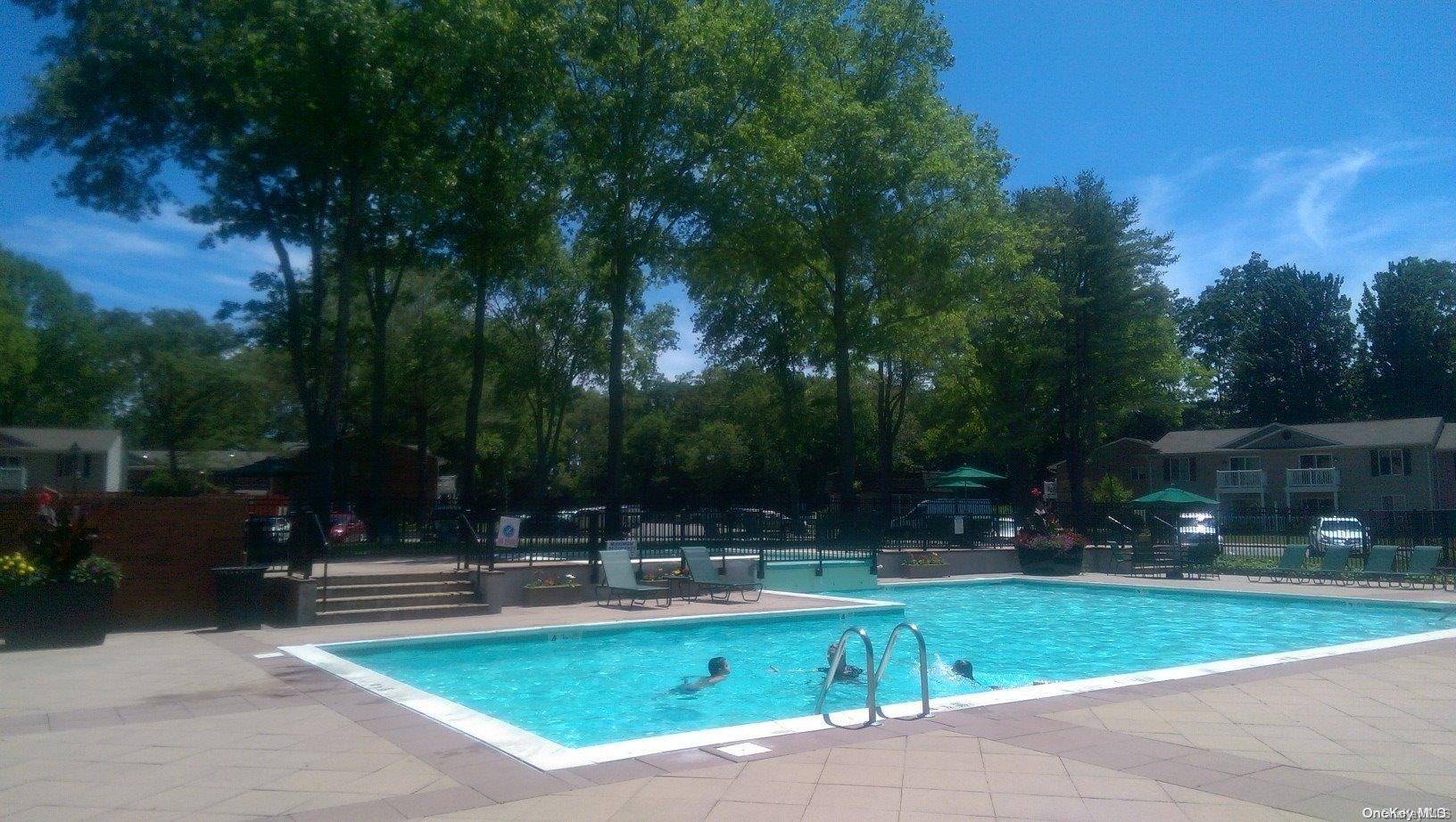 Coram, NY 11727,45 Country Club DR #20C