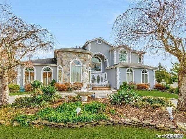 Lake Grove, NY 11755,12 Phillips LN