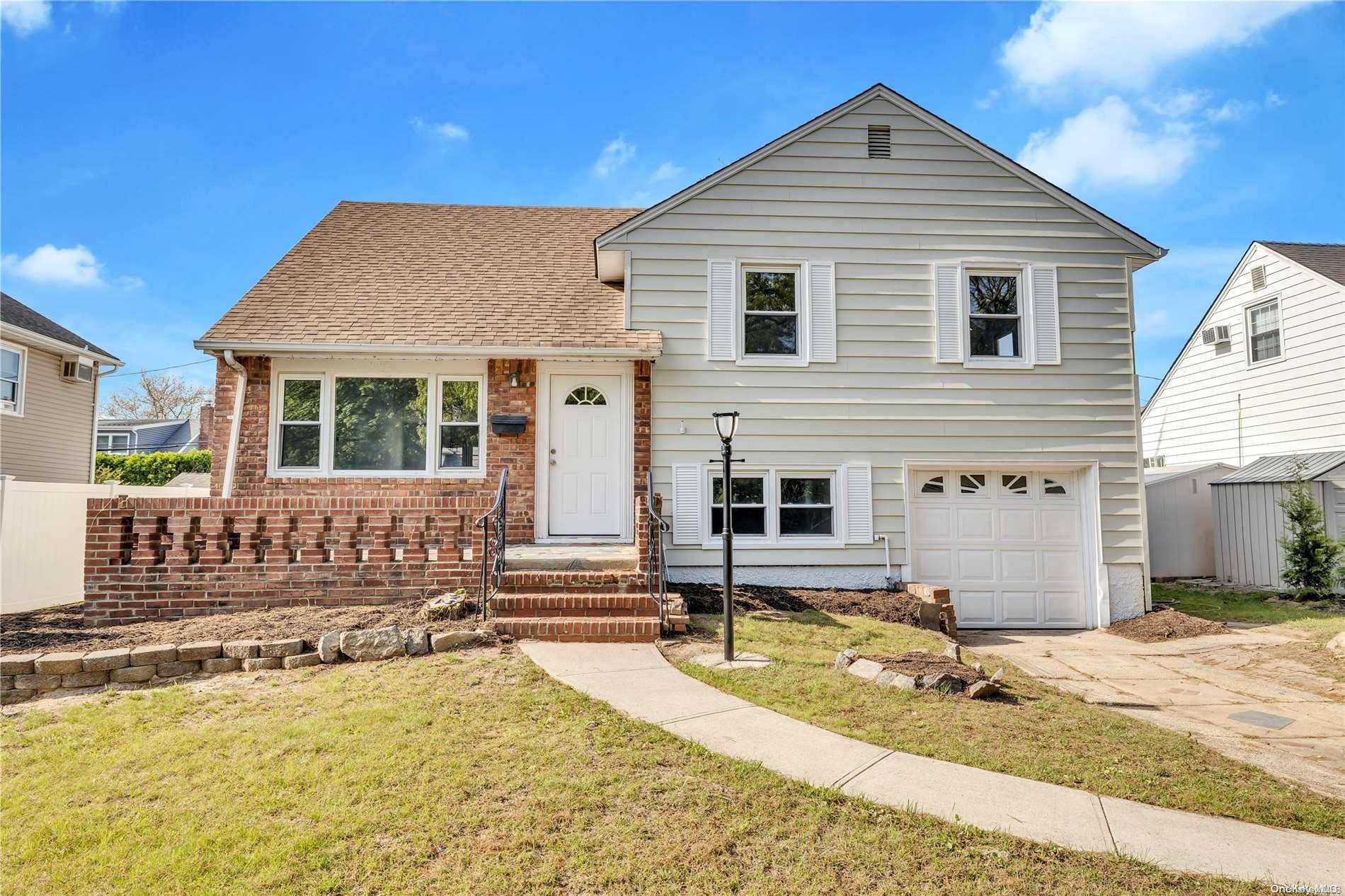 Wantagh, NY 11793,3723 Sarah DR