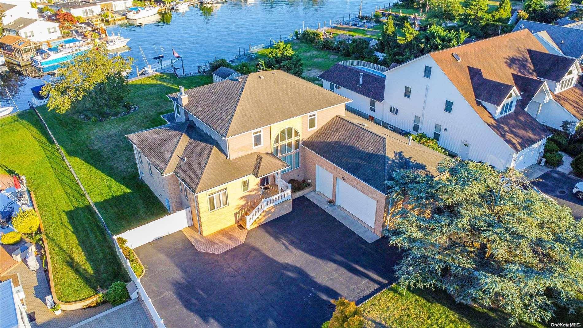 West Islip, NY 11795,291 Willetts LN