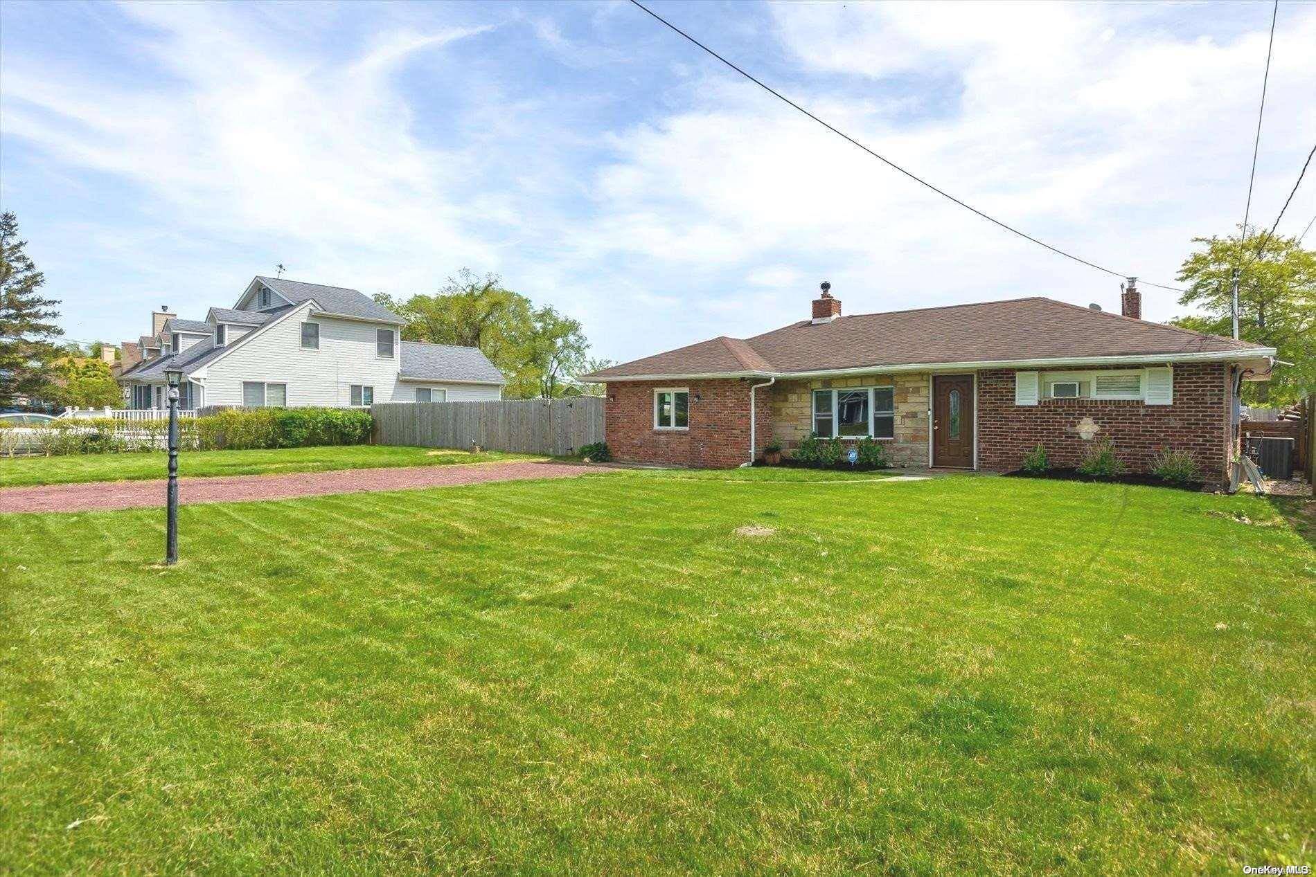 Shirley, NY 11967,70 Trafalgar DR